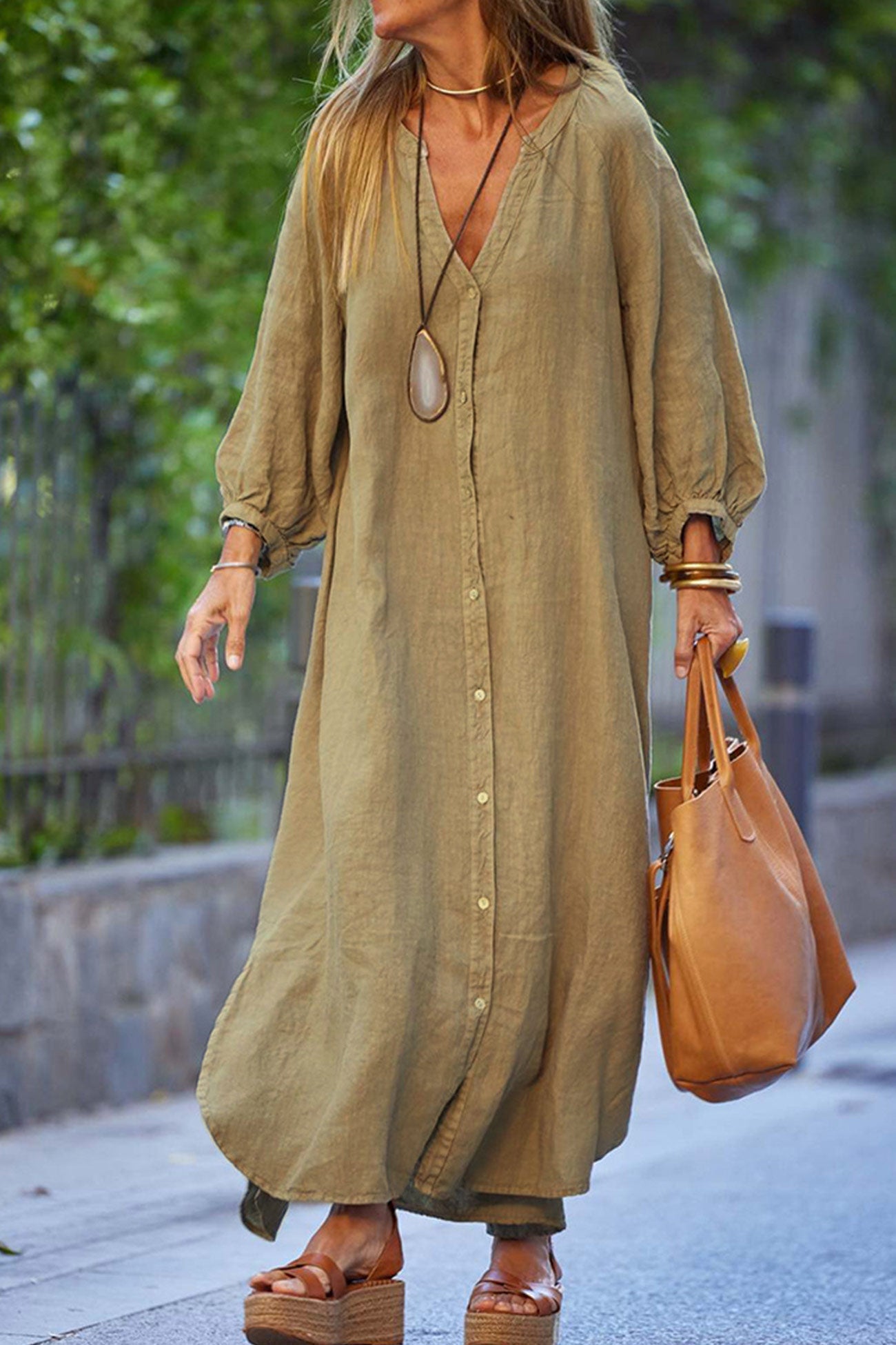 Beautifully Finished Dress in a Timeless Design
