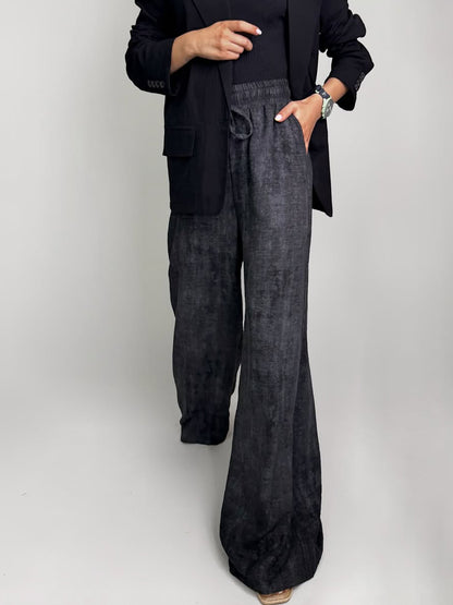 Beautifully Finished Pants in a Timeless Design