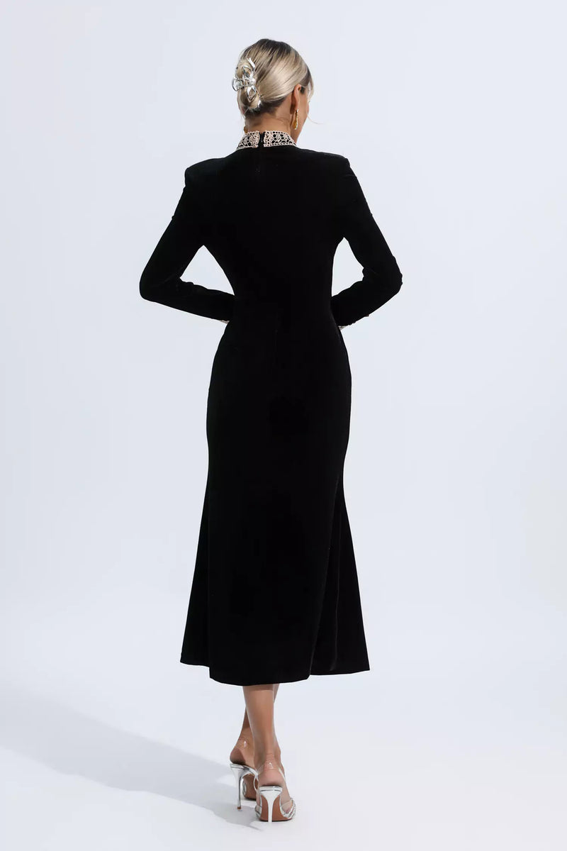 Gracefully Styled Dress for Any Occasion
