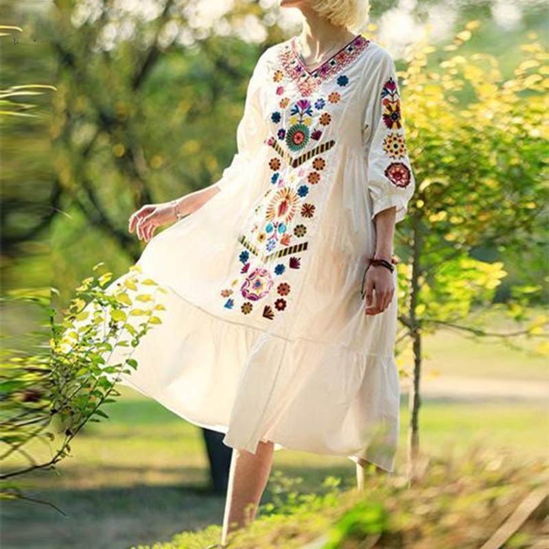 Beautifully Finished Dress in a Timeless Design