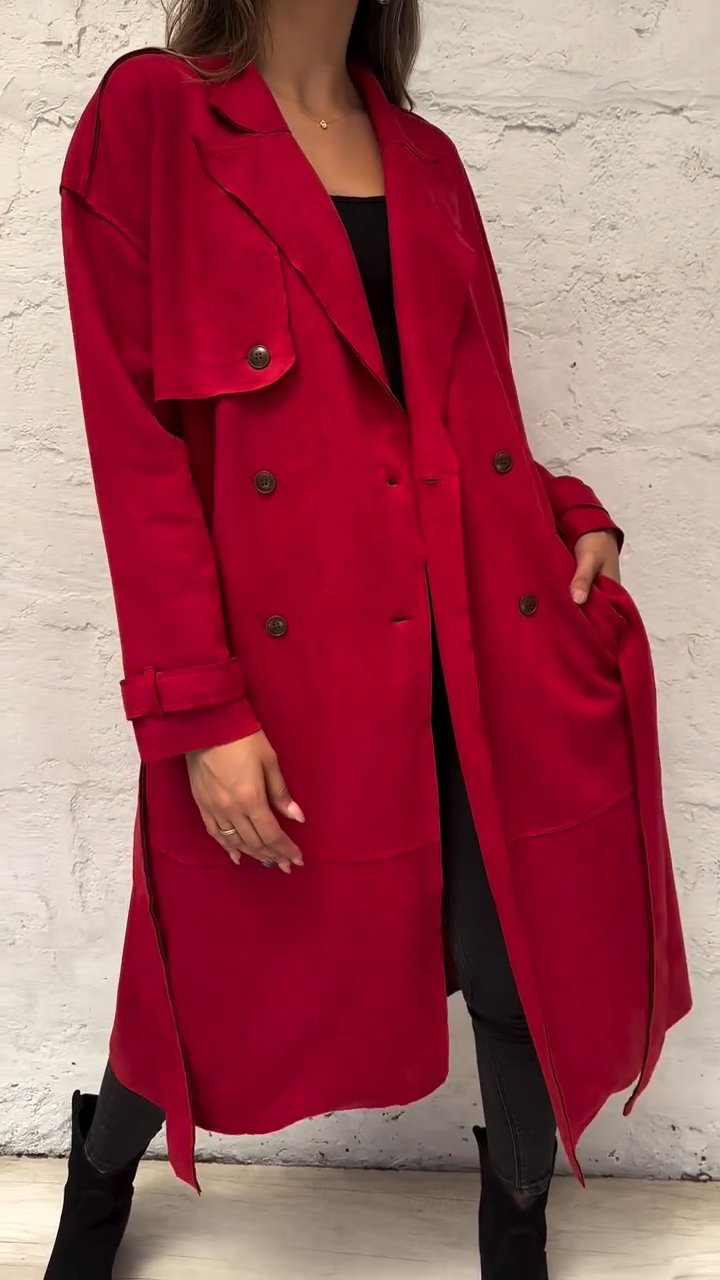 Well Tailored Coat with a Graceful Silhouette