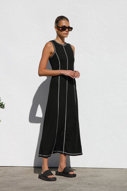 Well Tailored Dress with a Graceful Silhouette