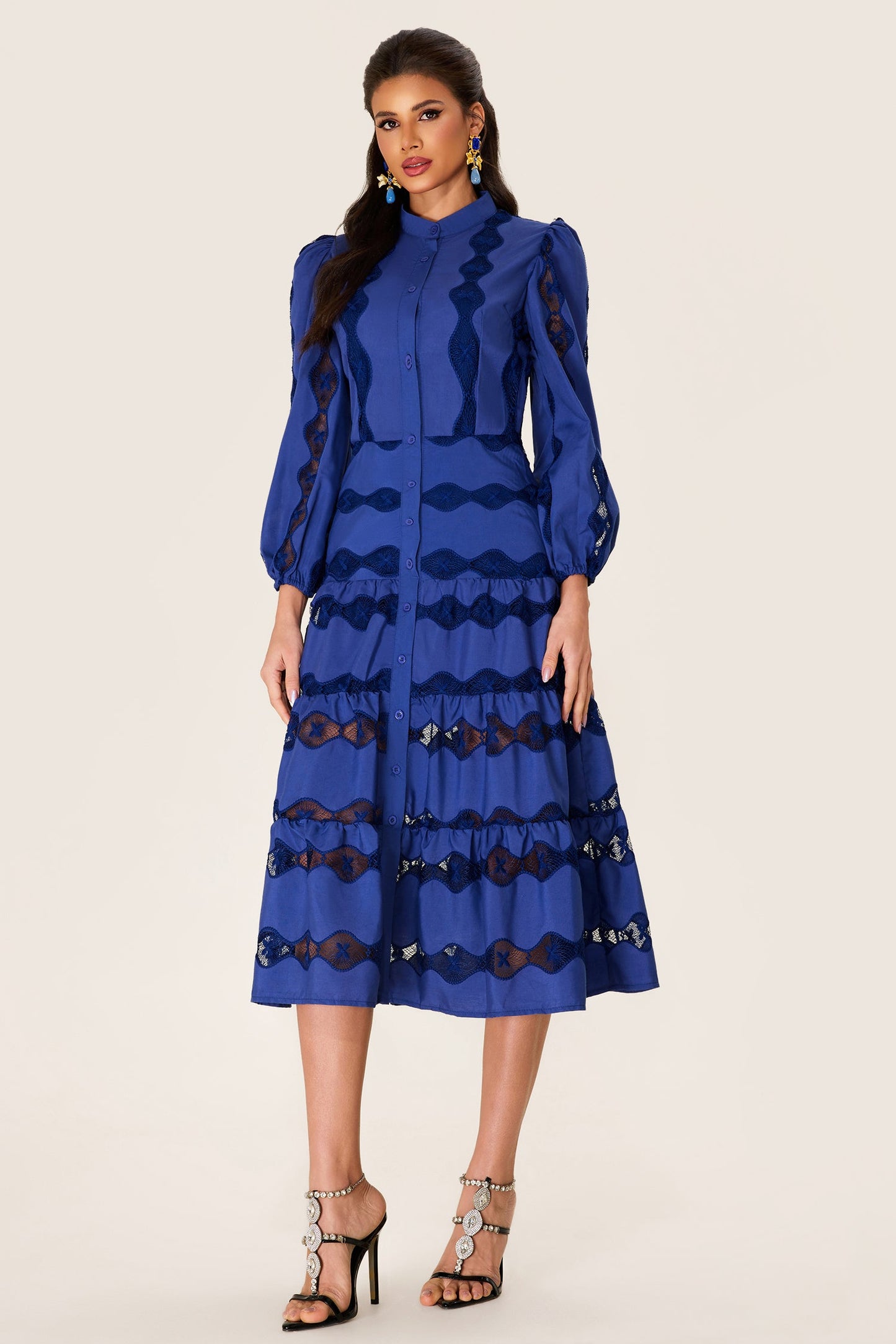 Beautifully Finished Dress in a Timeless Design