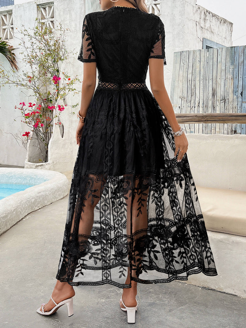 Beautifully Finished Dress in a Timeless Design