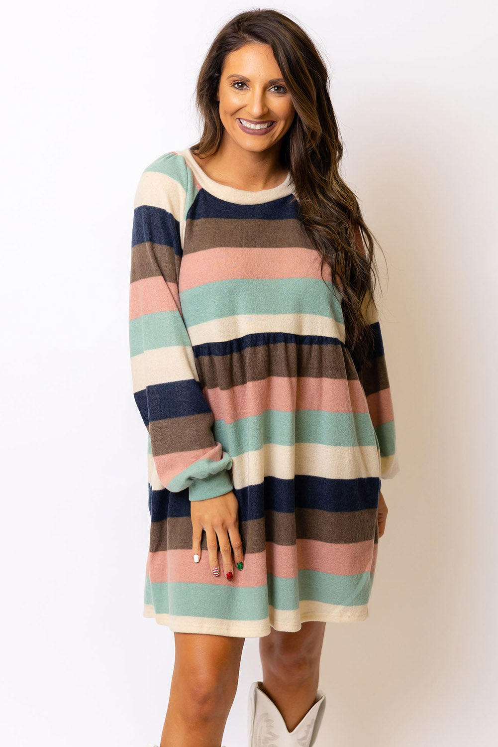 Effortlessly Elegant Dress with a Timeless Design