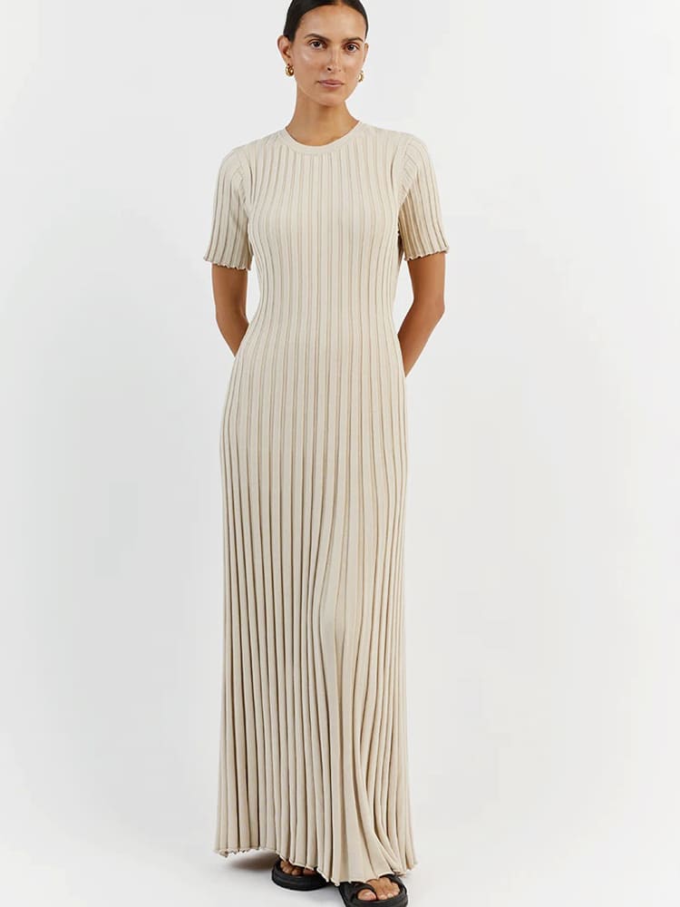 Well Tailored Dress with a Graceful Silhouette