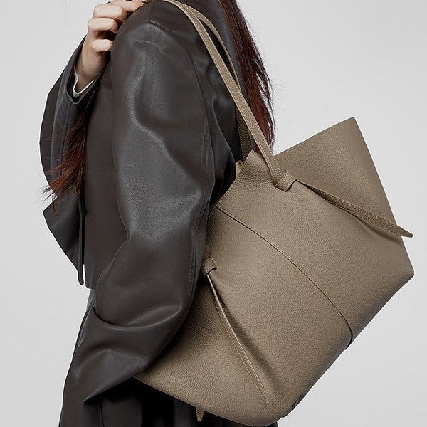 Gracefully Styled Bag for Any Occasion