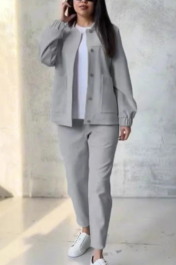 Effortlessly Elegant Pants with a Timeless Design