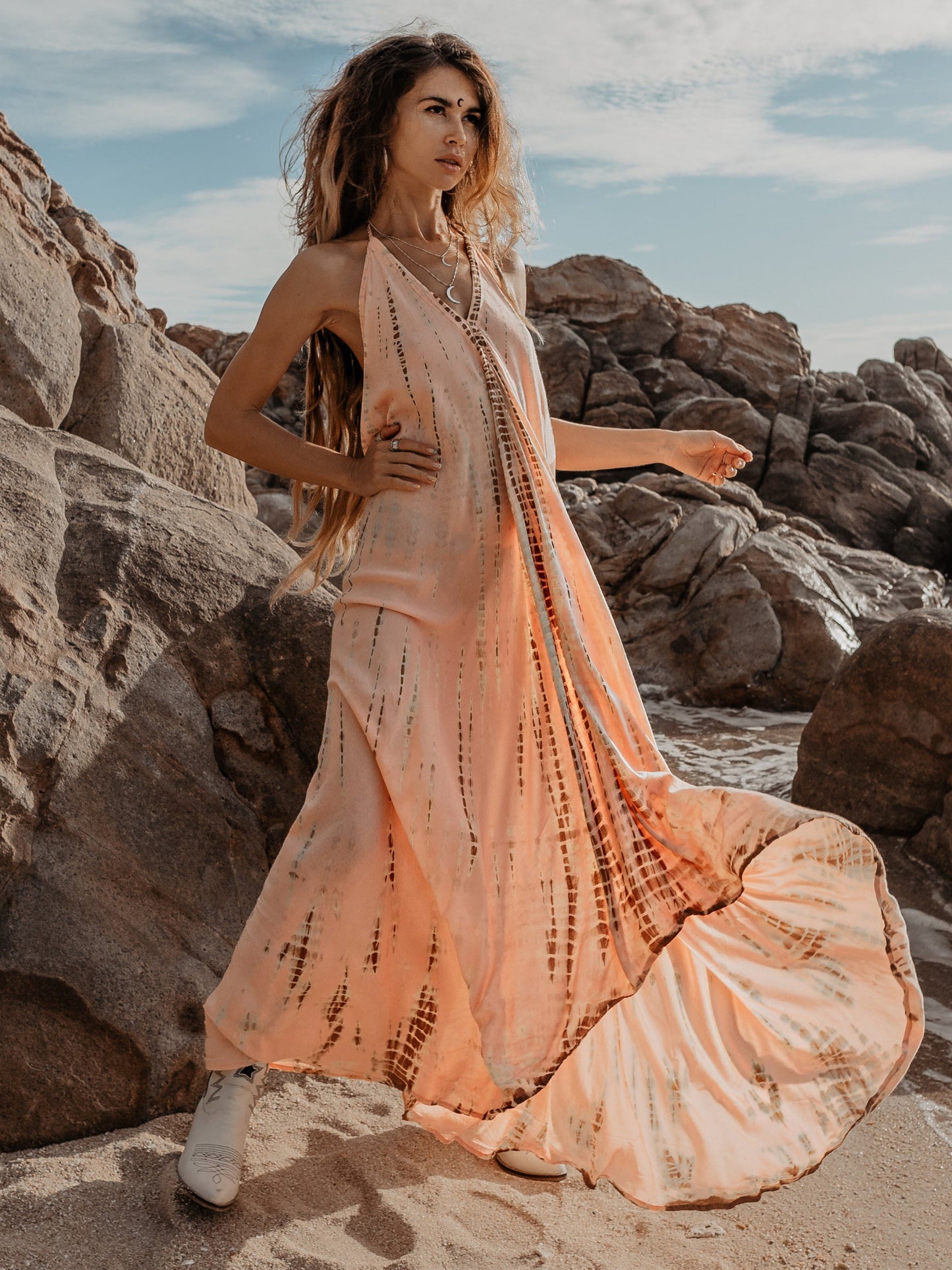 Effortlessly Elegant Dress with a Timeless Design