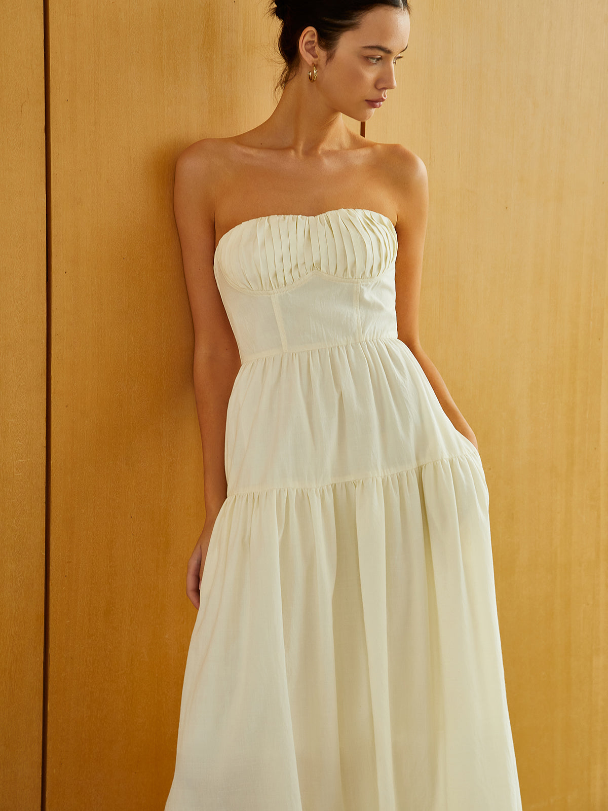 Beautifully Finished Dress in a Timeless Design