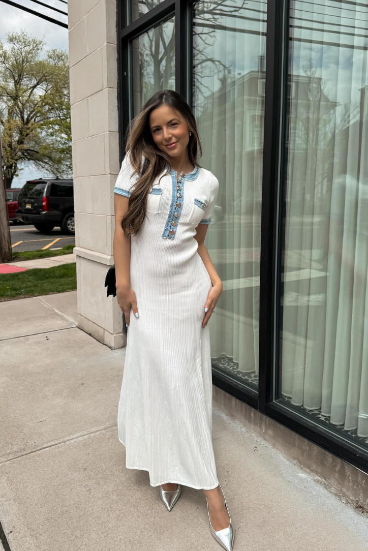 Beautifully Finished Dress in a Timeless Design