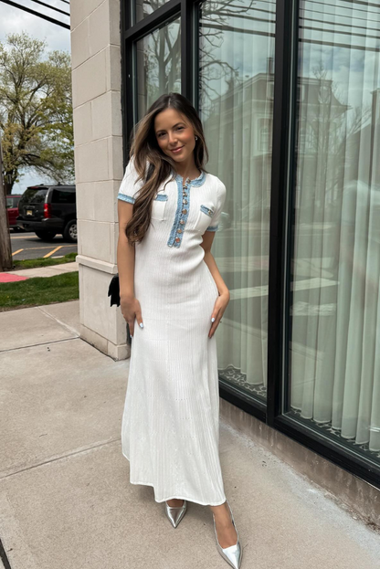 Beautifully Finished Dress in a Timeless Design