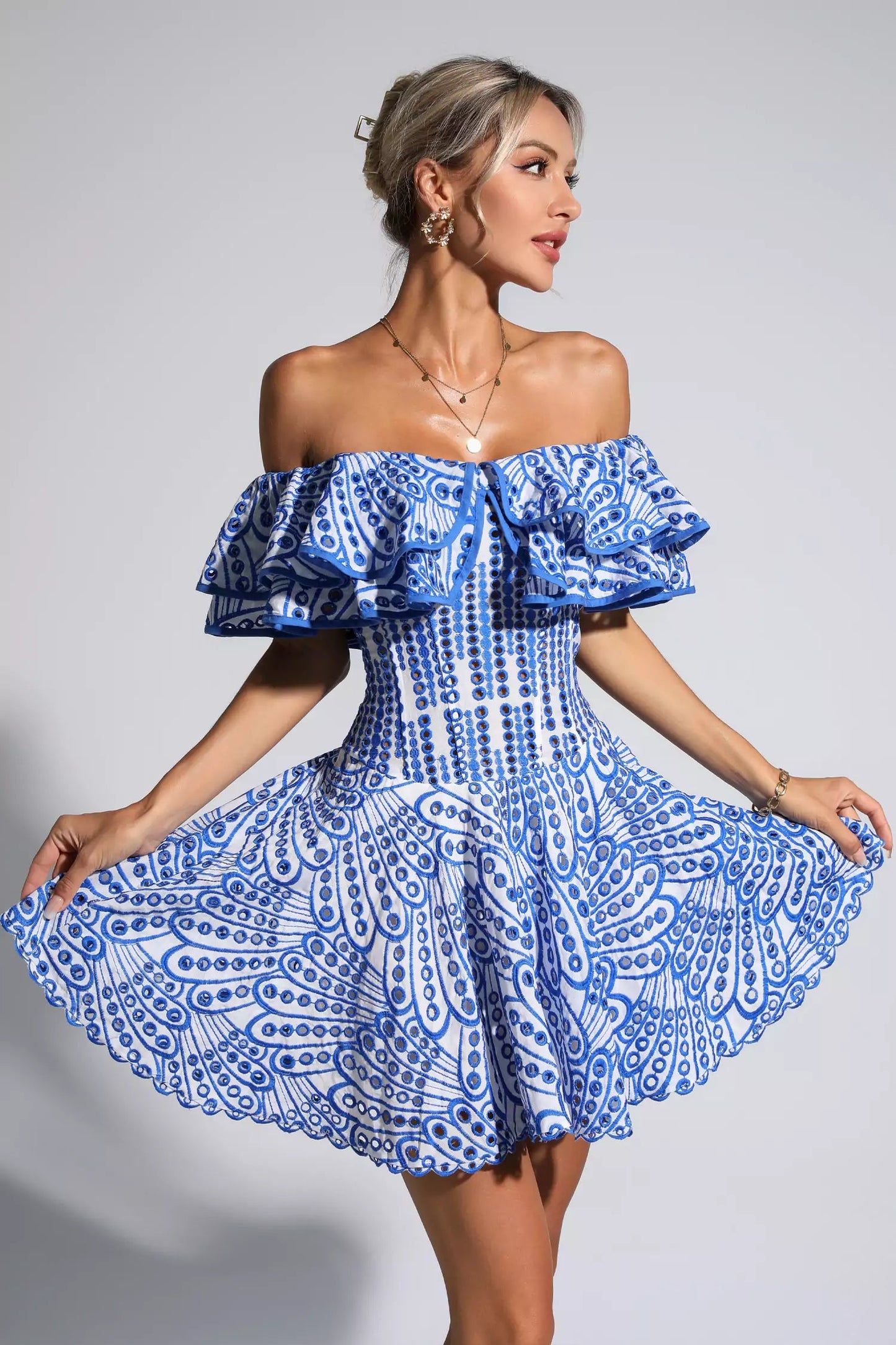 Effortlessly Elegant Dress with a Timeless Design
