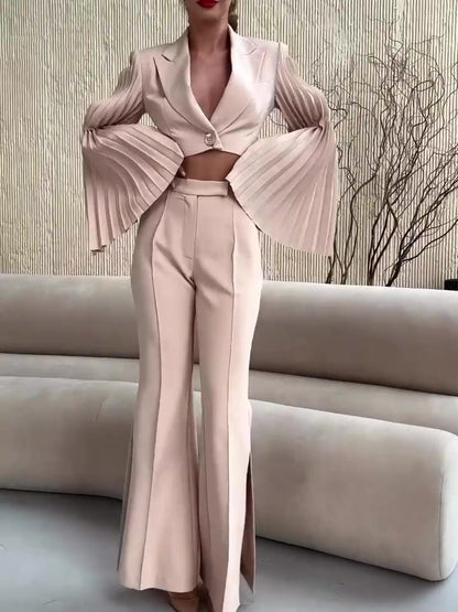 Effortlessly Elegant Pants with a Timeless Design