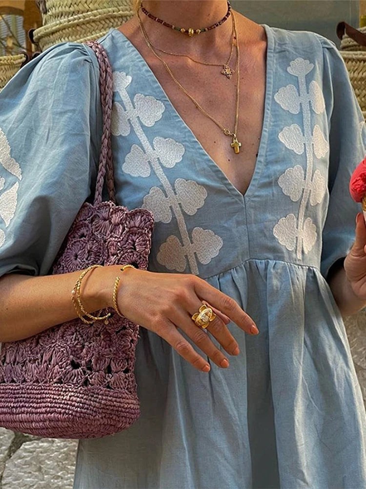 Beautifully Finished Dress in a Timeless Design