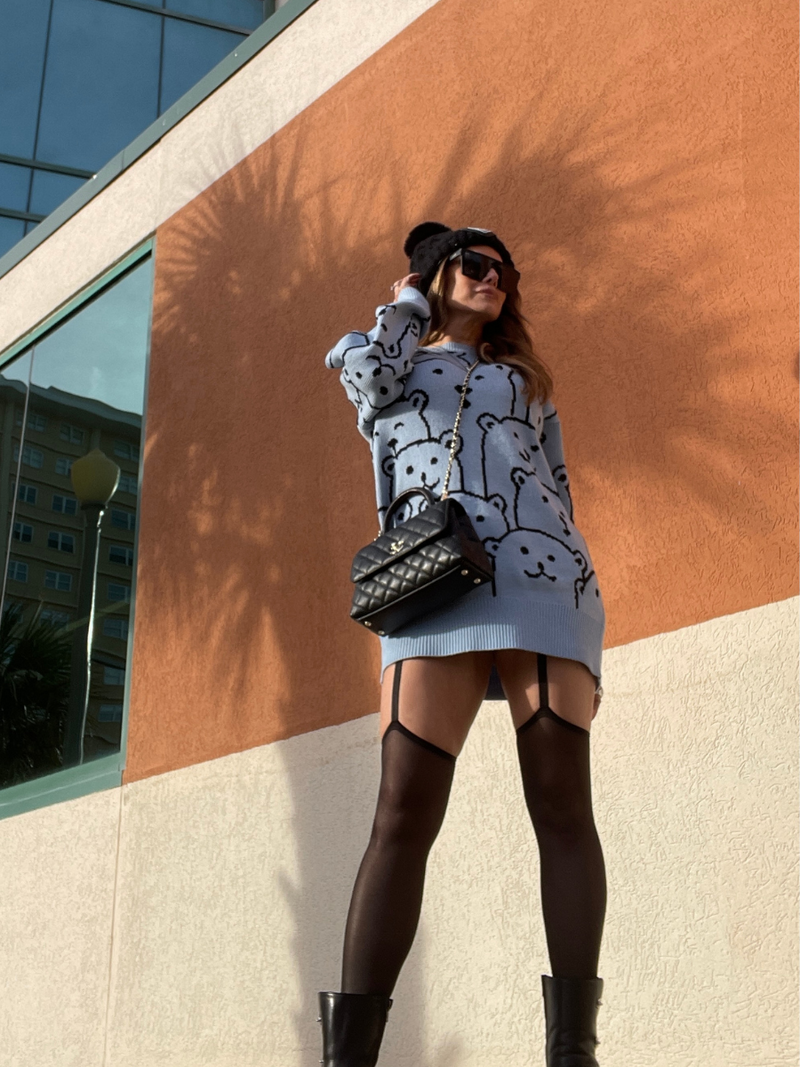 Classic Vintage Sweater with a Flattering Fit