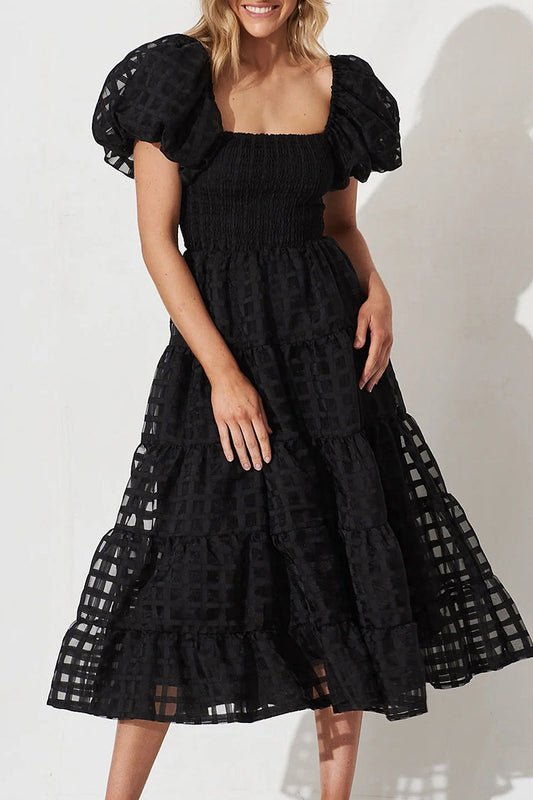 Well Tailored Dress with a Graceful Silhouette