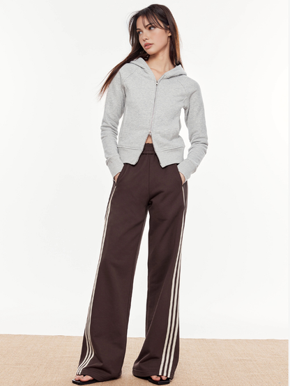Effortlessly Elegant Pants with a Timeless Design