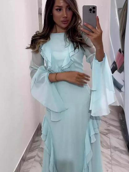 Beautifully Finished Dress in a Timeless Design