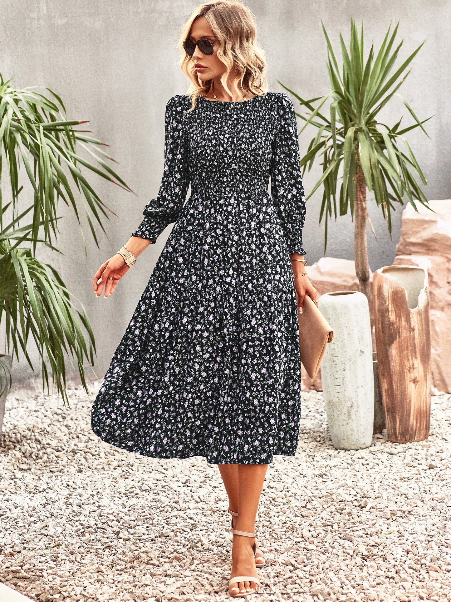 Effortlessly Elegant Dress with a Timeless Design