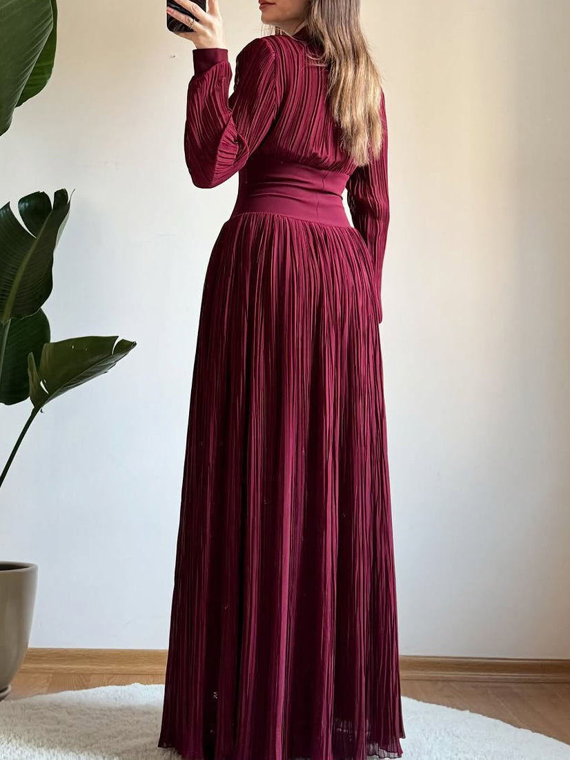 Classic Vintage Dress with a Flattering Fit