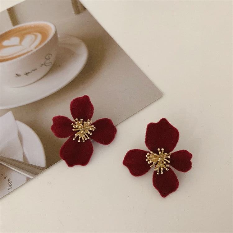 Classic Pearl Earring with Timeless Appeal
