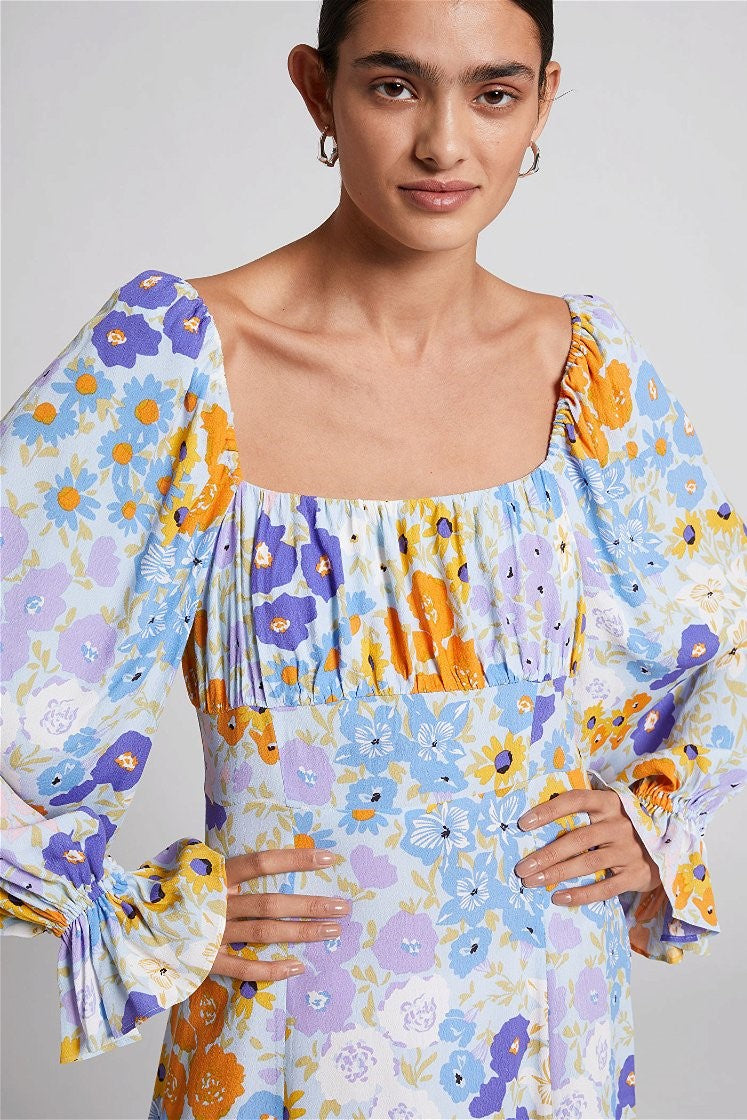 Well Tailored Dress with a Graceful Silhouette