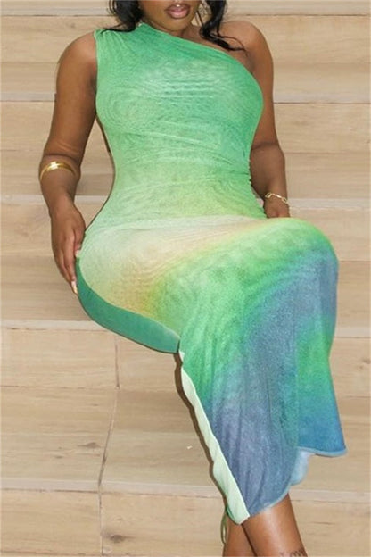 Well Tailored Dress with a Graceful Silhouette