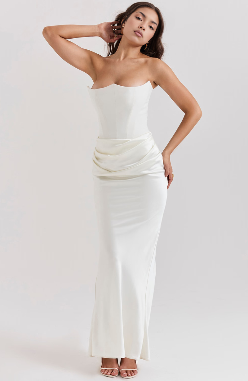 Gracefully Styled Dress for Any Occasion