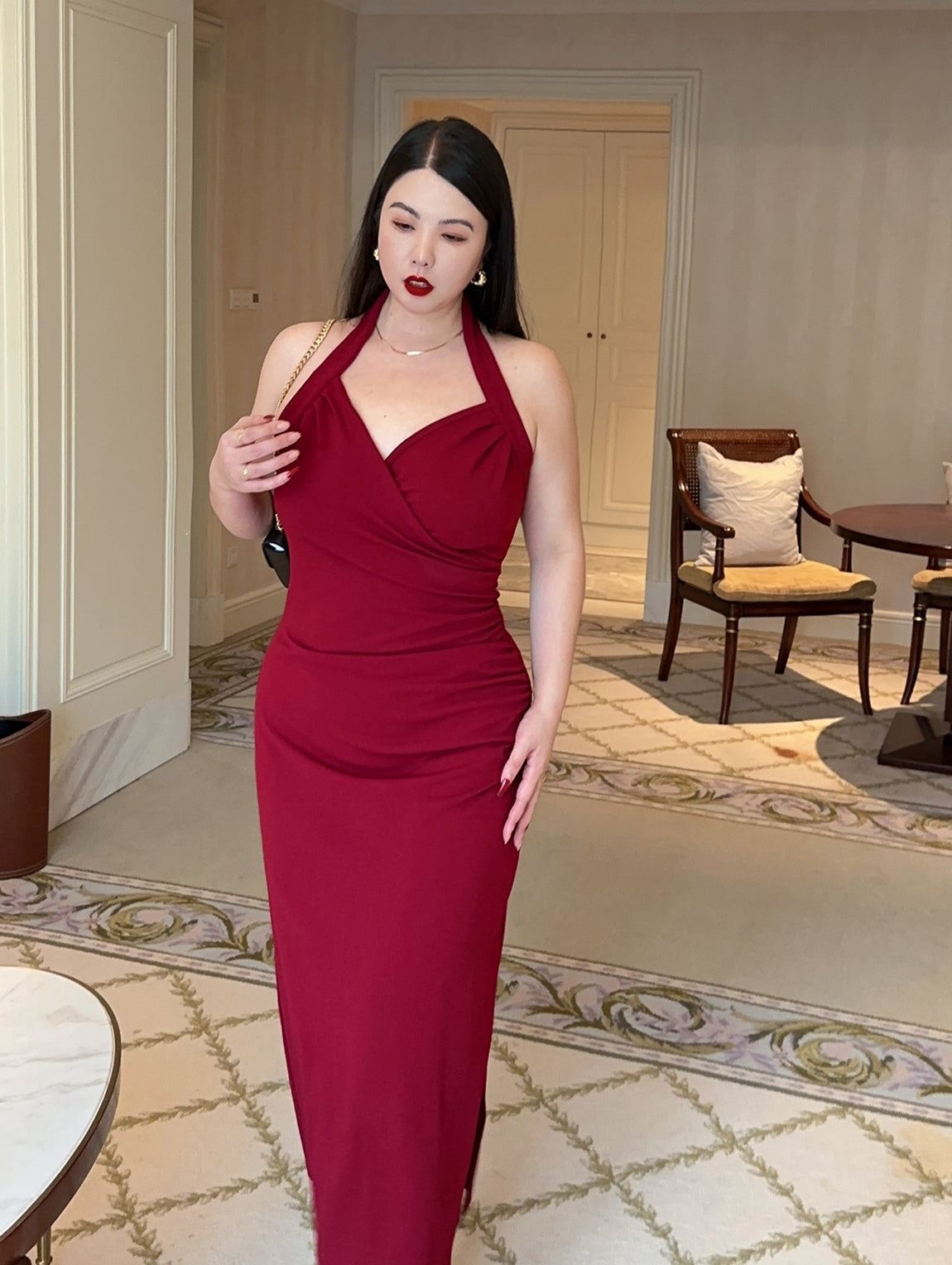 Effortlessly Elegant Dress with a Timeless Design