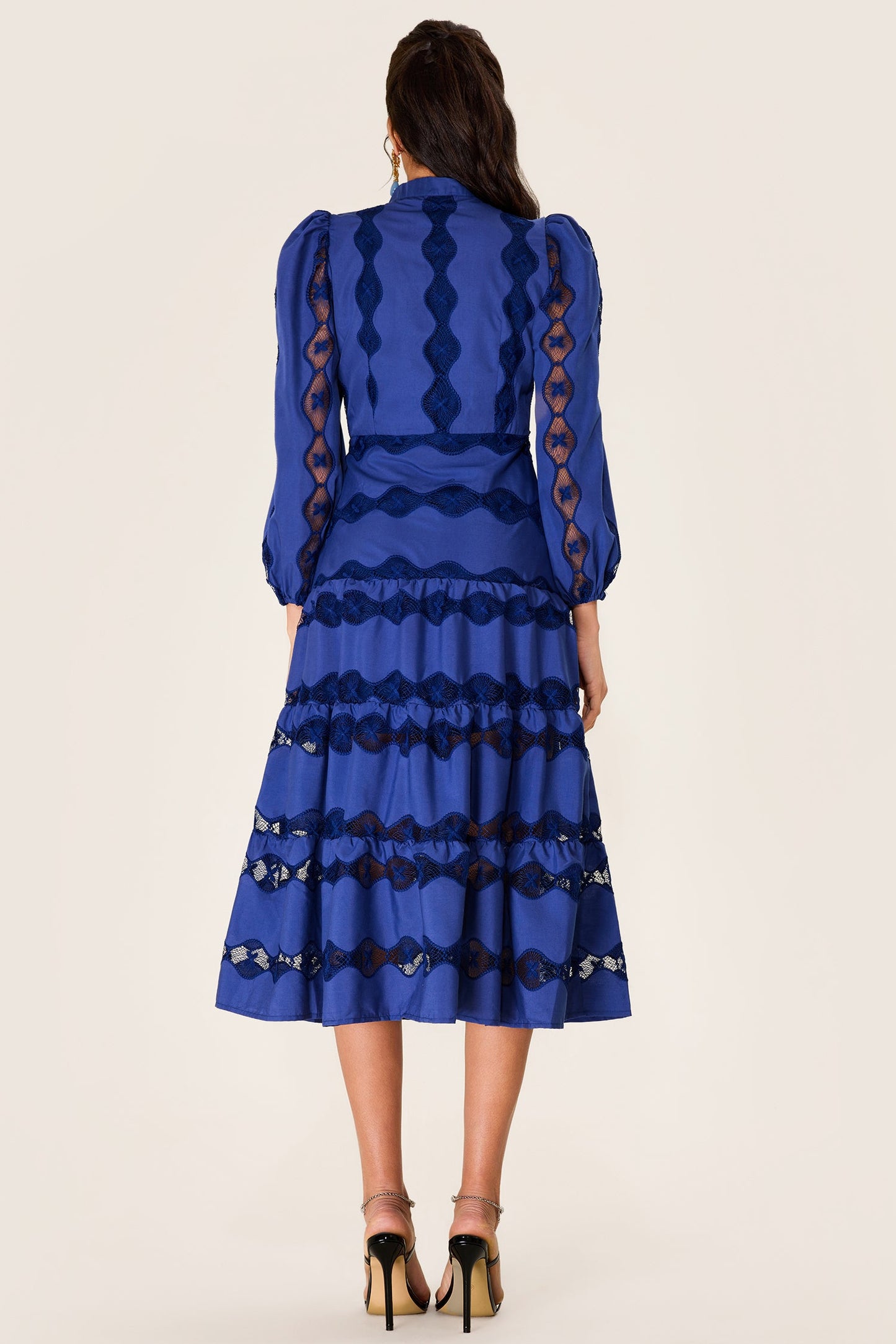Beautifully Finished Dress in a Timeless Design