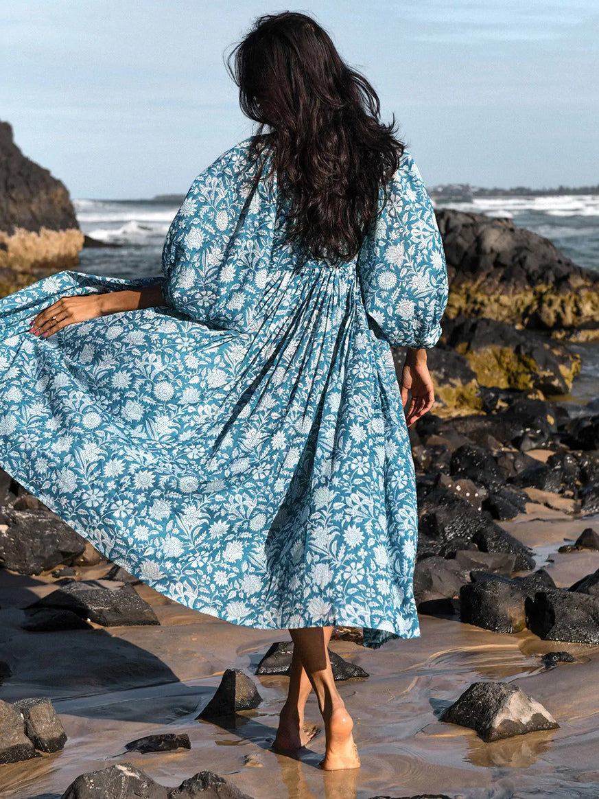 Beautifully Finished Dress in a Timeless Design