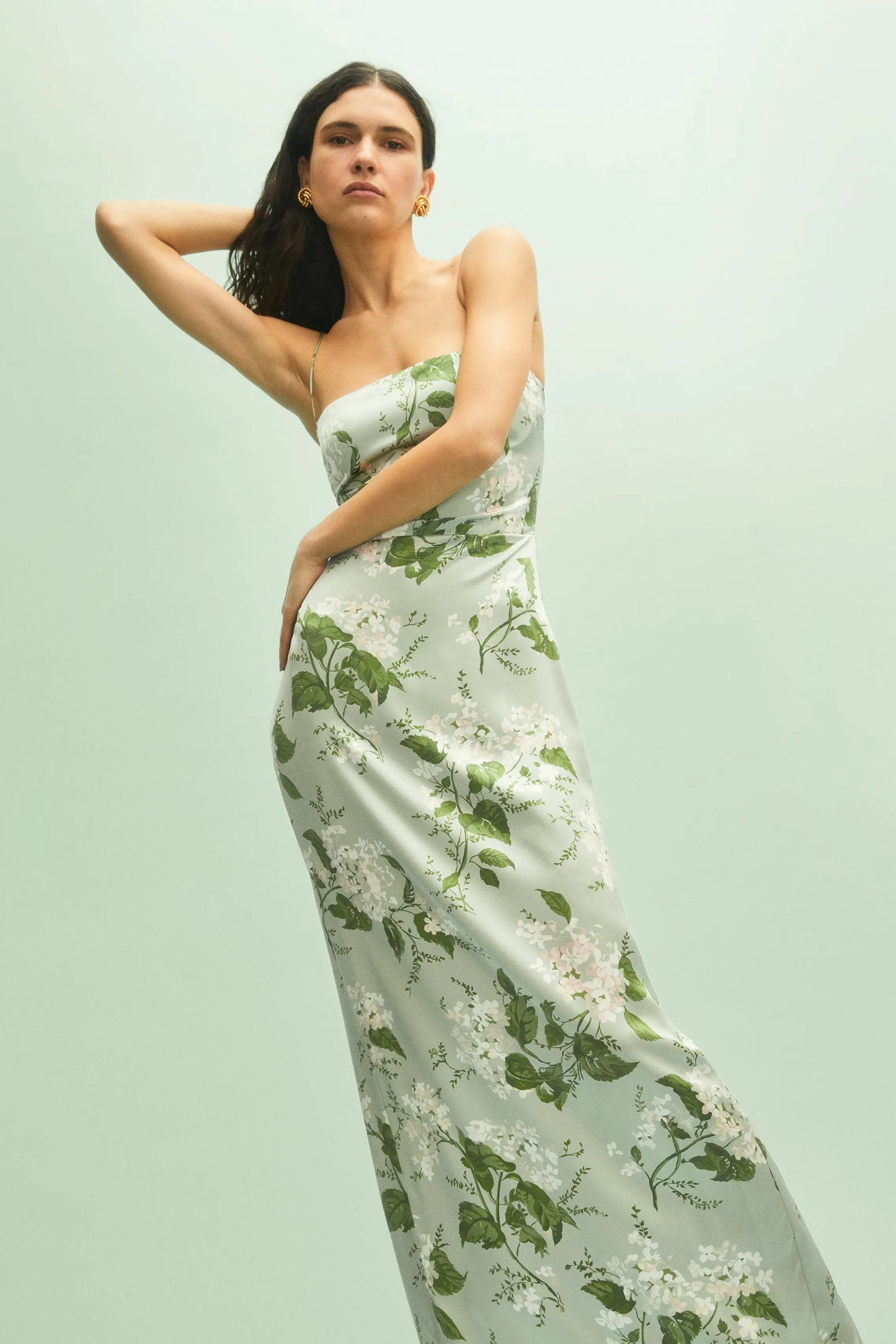 Well Tailored Dress with a Graceful Silhouette