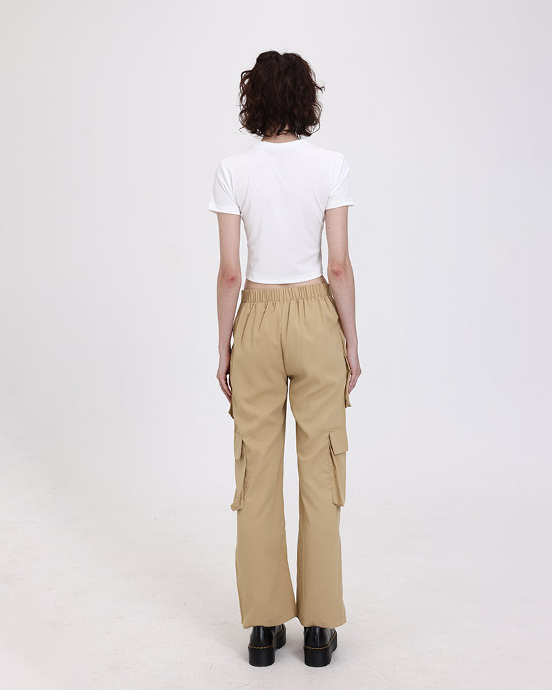 Effortlessly Elegant Pants with a Timeless Design