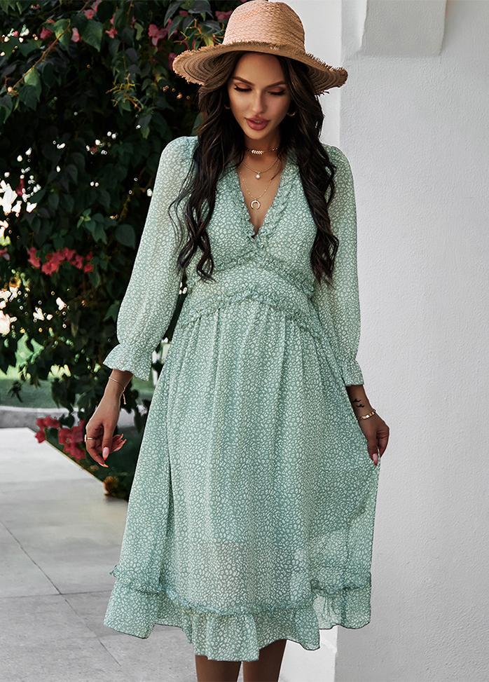 A Vintage Style Dress with Delicate Timeless Details