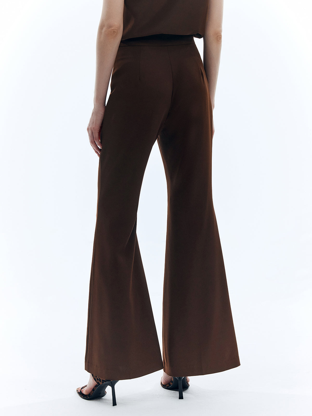 Elegantly Styled Pants for Everyday Wear
