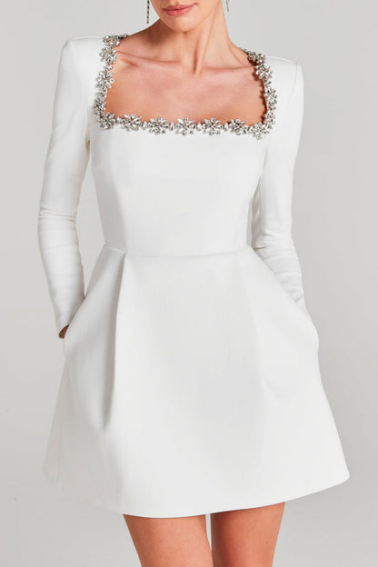Effortlessly Elegant Dress with a Timeless Design