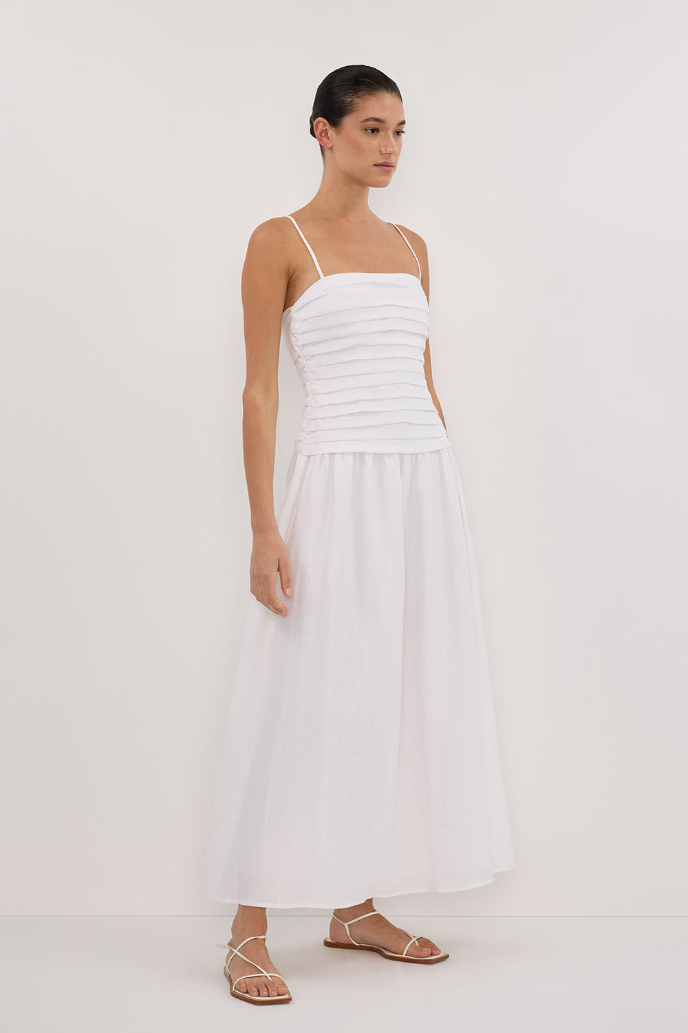 Well Tailored Dress with a Graceful Silhouette
