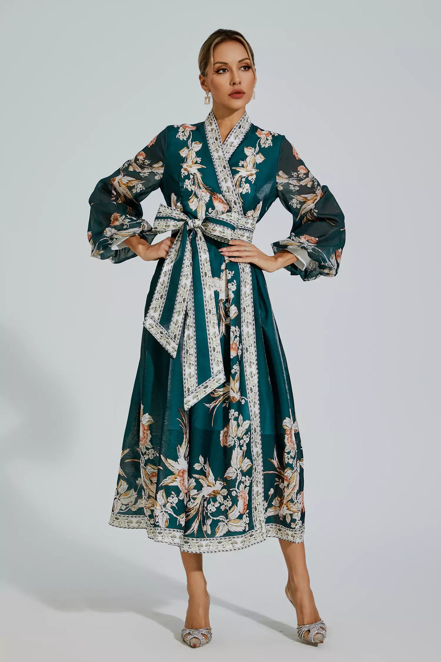 Beautifully Finished Dress in a Timeless Design