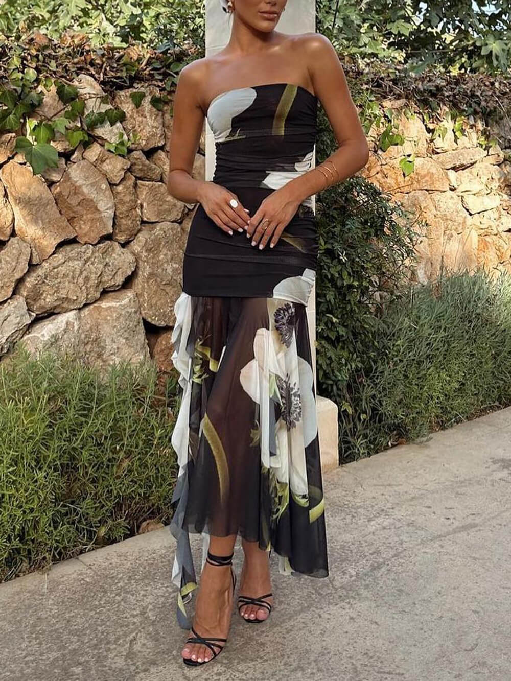 Well Tailored Dress with a Graceful Silhouette