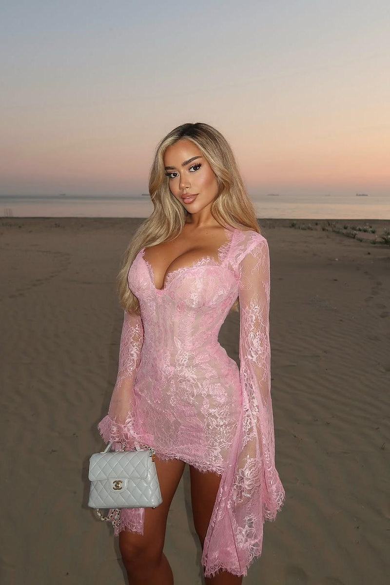 Gracefully Styled Dress for Any Occasion