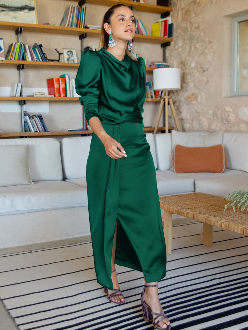 Well Tailored Dress with a Graceful Silhouette