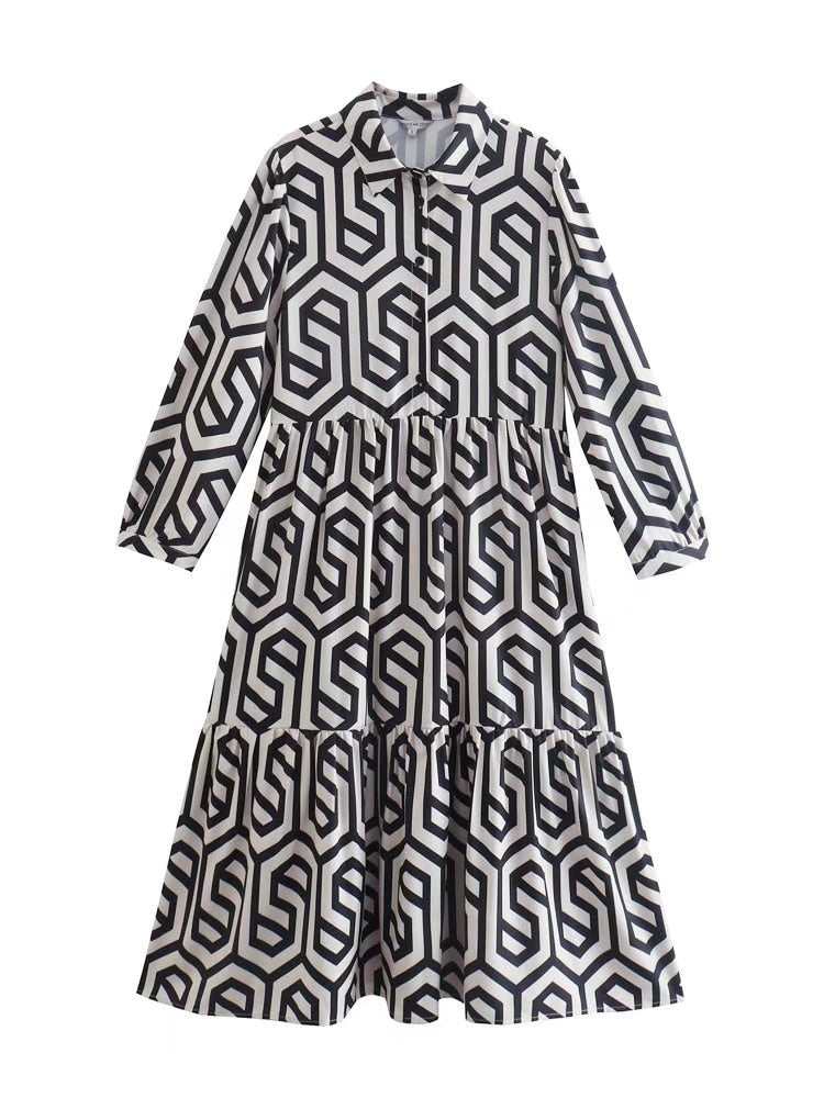 Beautifully Finished Dress in a Timeless Design