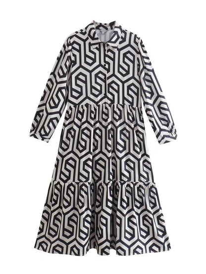 Beautifully Finished Dress in a Timeless Design