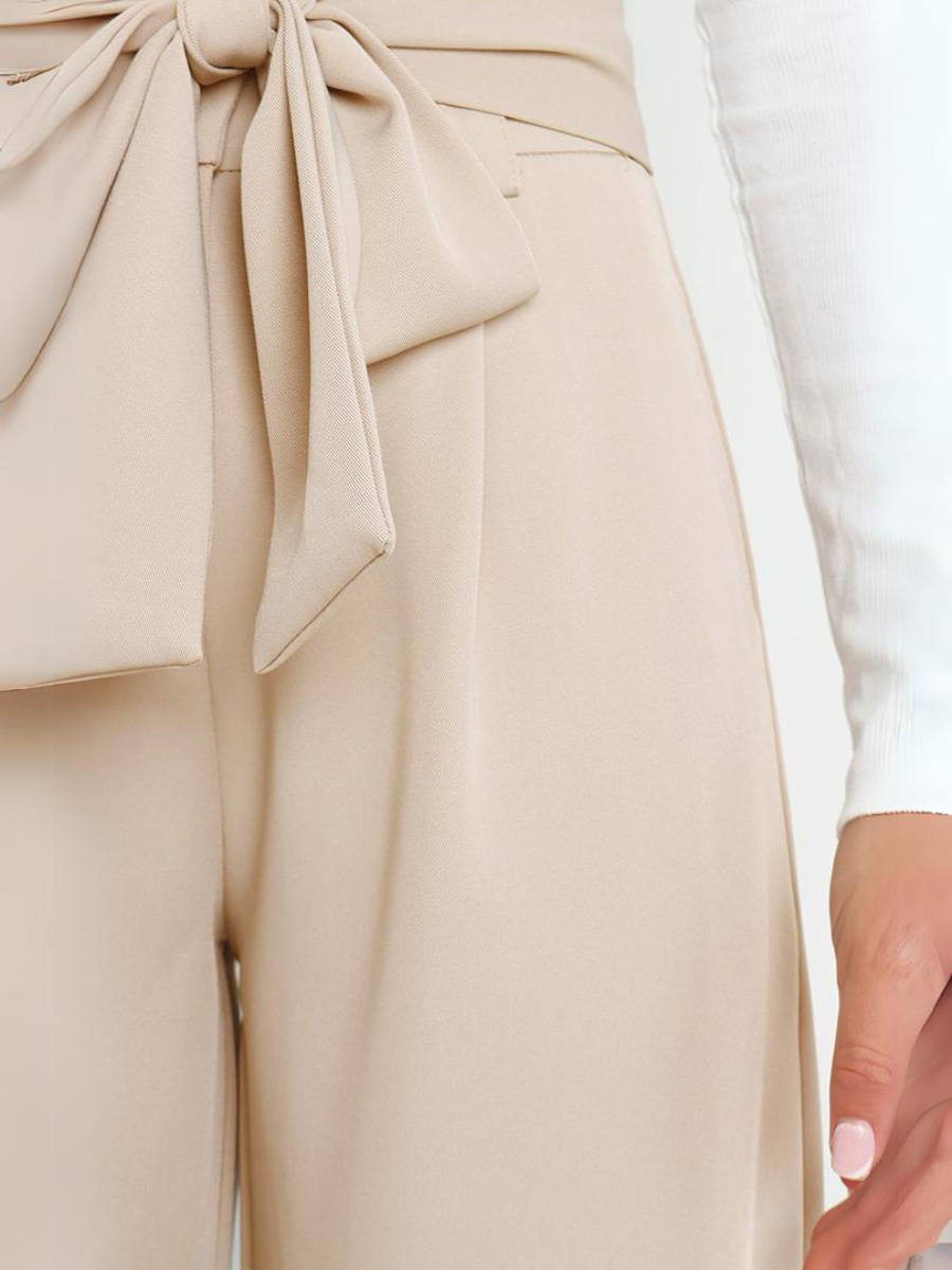Classic Vintage Pants with a Flattering Fit