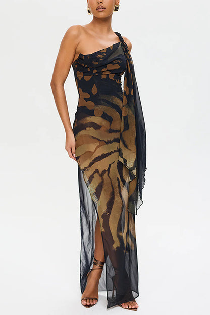 Well Tailored Dress with a Graceful Silhouette