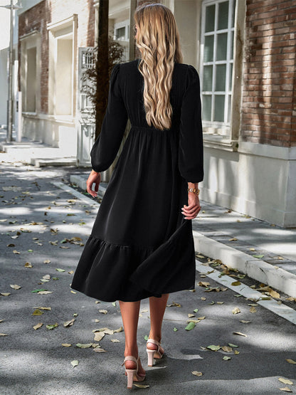 Beautifully Finished Dress in a Timeless Design