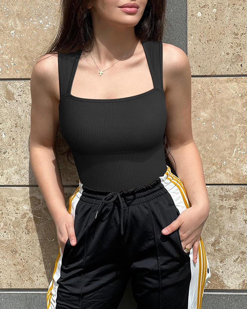 Well Tailored Top with a Graceful Silhouette
