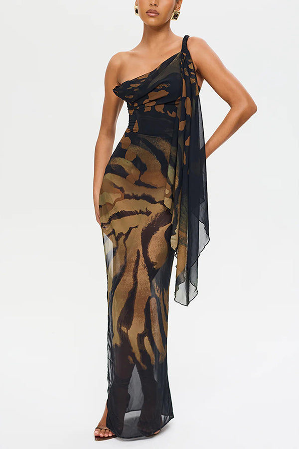 Well Tailored Dress with a Graceful Silhouette