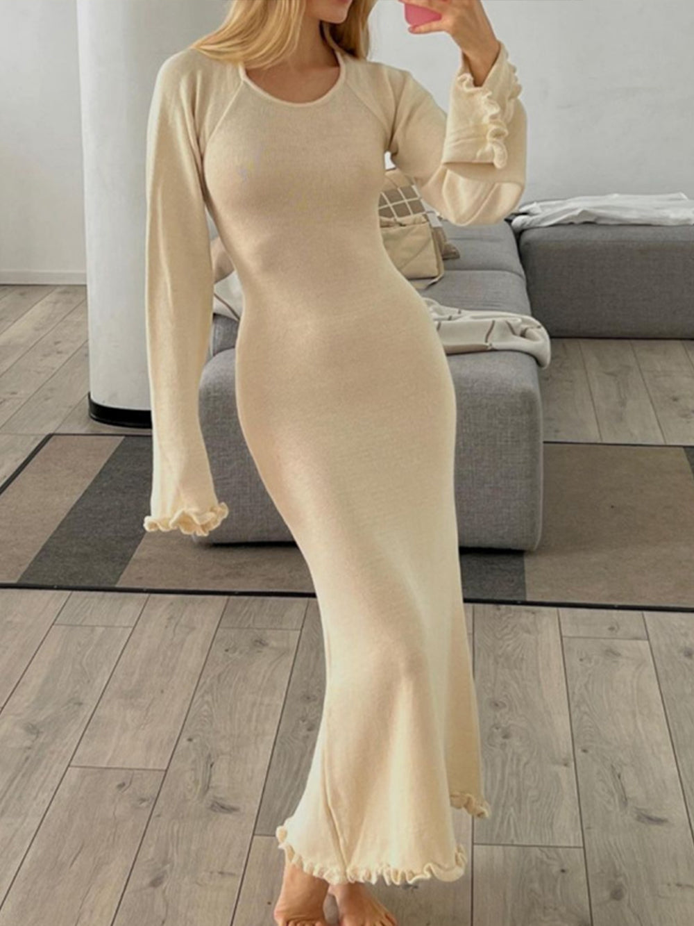 Effortlessly Elegant Dress with a Timeless Design